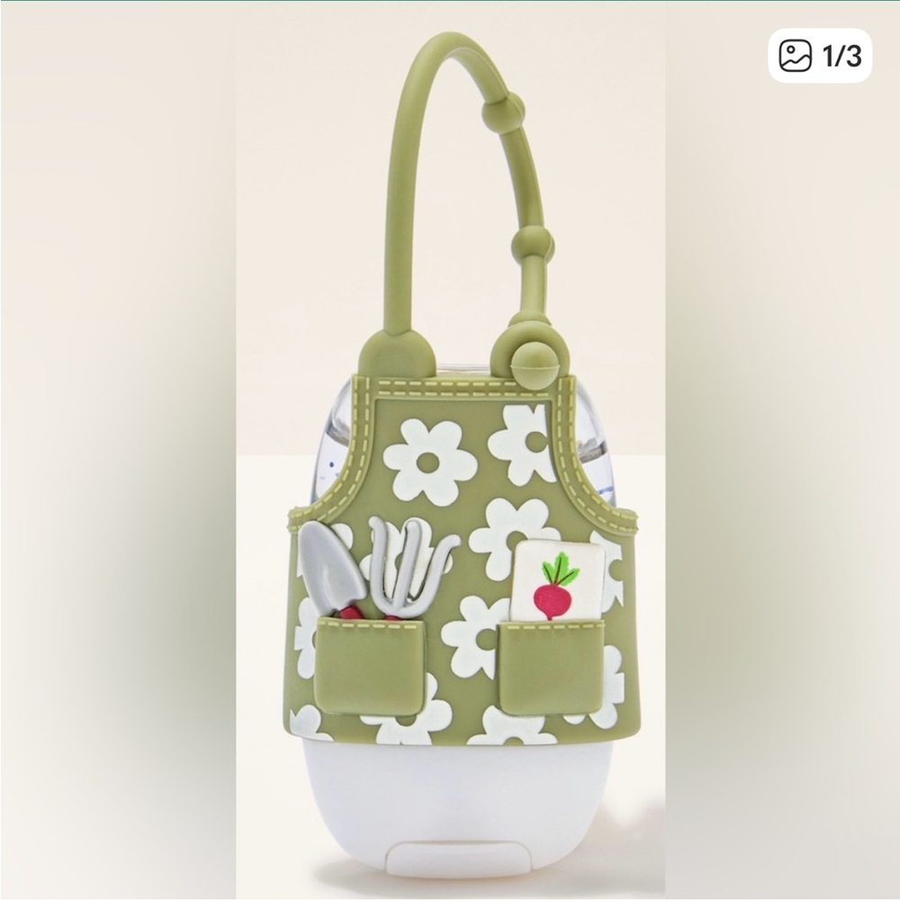 Bath & Body Works Green Floral
Garden apron hand sanitizer holder